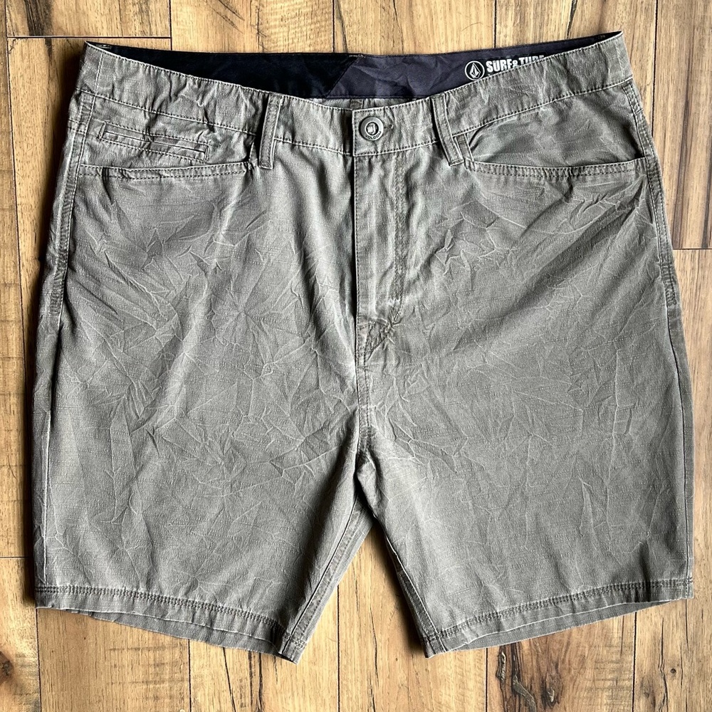 Volcom Men’s Surf N’ Turf Hybrid Short Waist 36